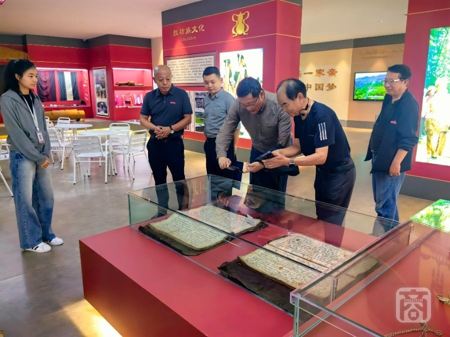 1參觀普洱學院團結(jié)進步教育博物館.jpg